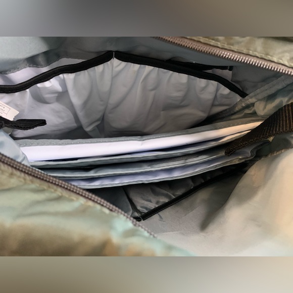 Columbia Diaper/ Messenger Bag| Hunter Green - Picture 15 of 16